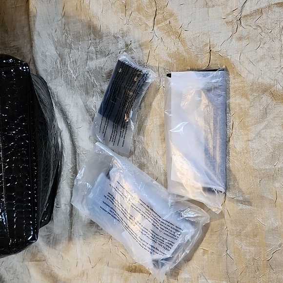 NWOT Buxton Style Bag and Accessories - Picture 10 of 16